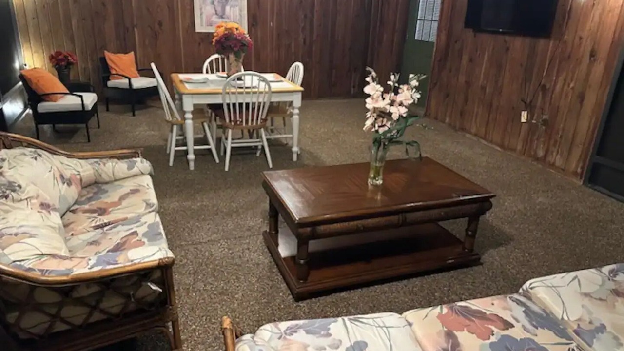 Photo of Livingroom in Bearss Plaza