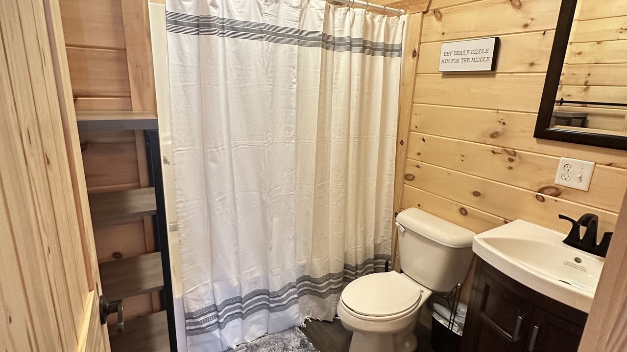 Photo of Bathroom in Roach