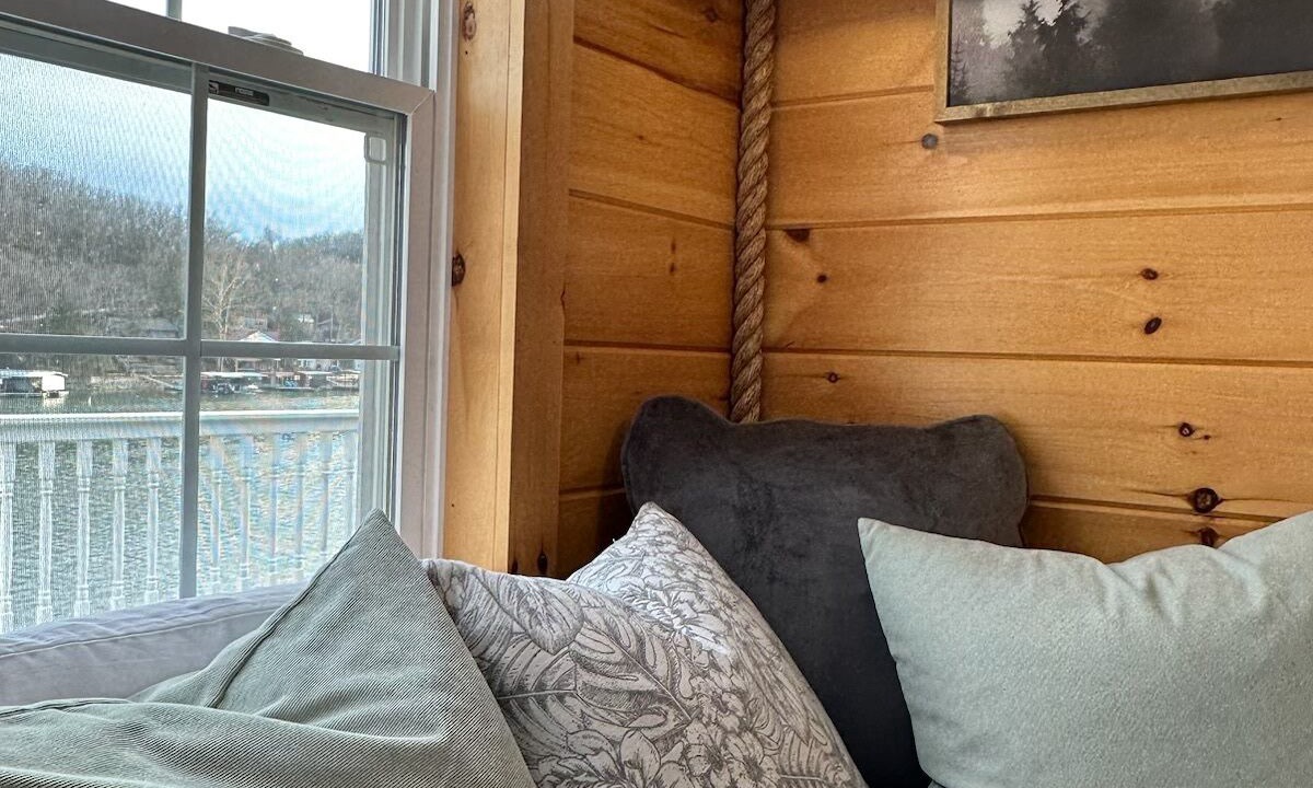 Photo of Bedroom in Roach