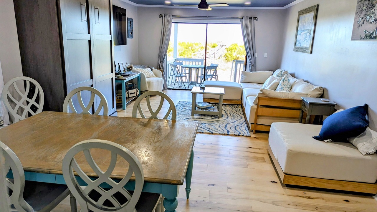Photo of Livingroom in Oceanmarsh Subdivision