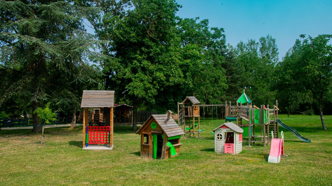 Photo of Others in Couffy