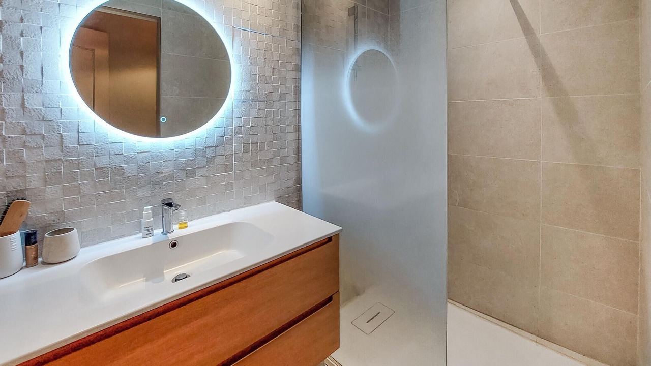 Photo of Bathroom in Doulezon