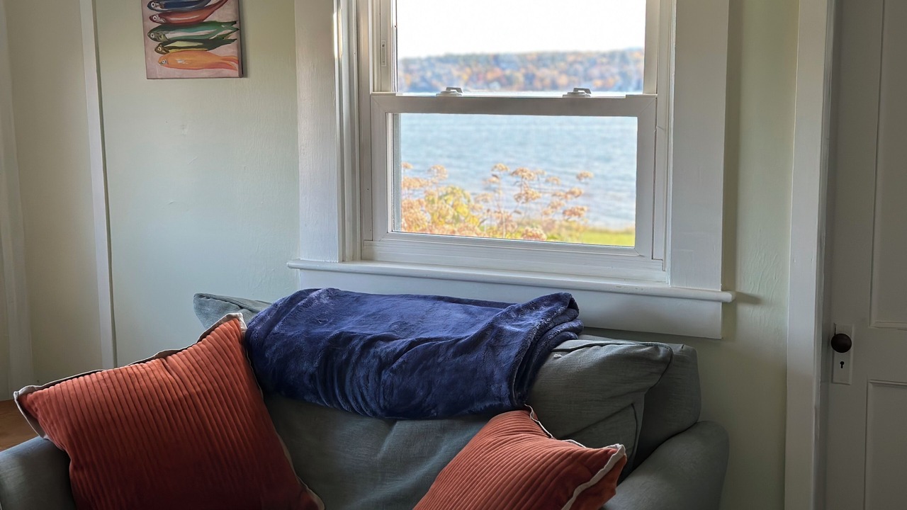 Photo of Livingroom in Lamoine