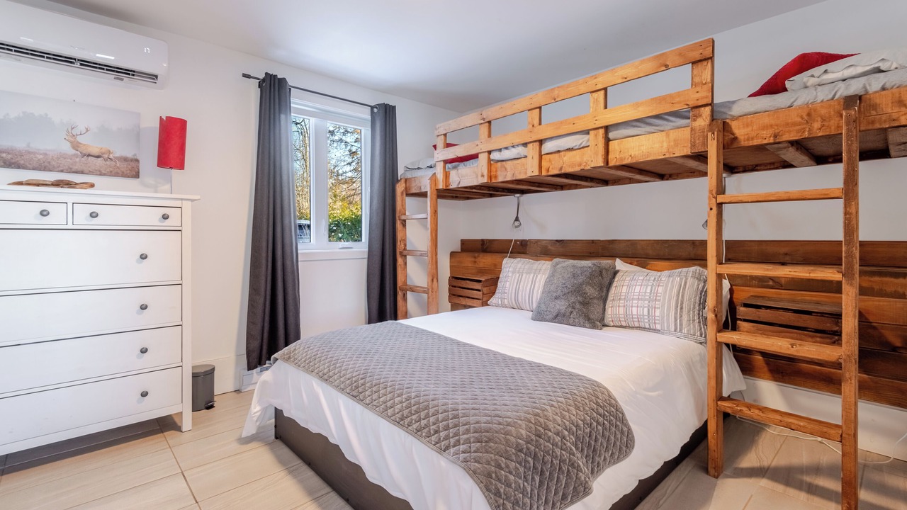 Photo of Bedroom in Saint-Andre-d'Argenteuil