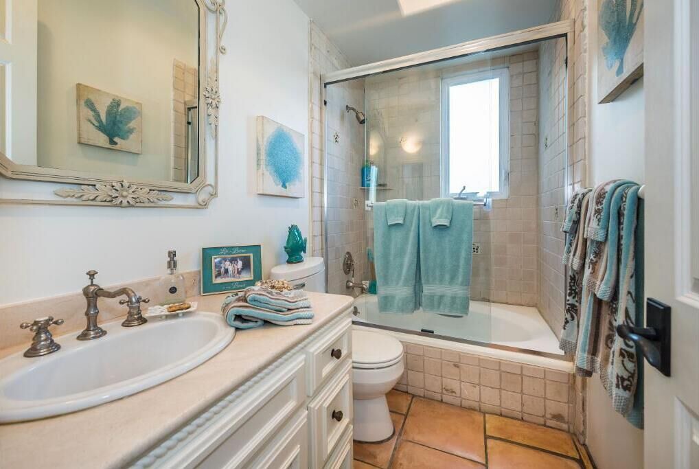 Photo of Bathroom in Toro Canyon