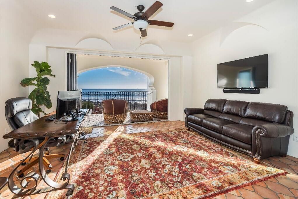 Photo of Livingroom in Toro Canyon