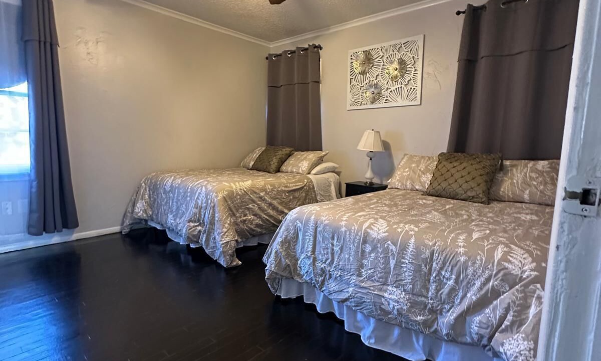 Photo of Bedroom in Brentwood-Oak Hills
