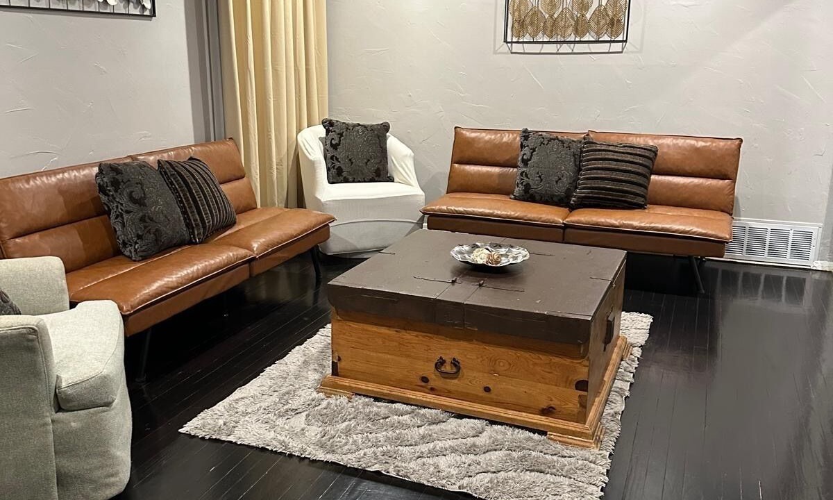 Photo of Livingroom in Brentwood-Oak Hills