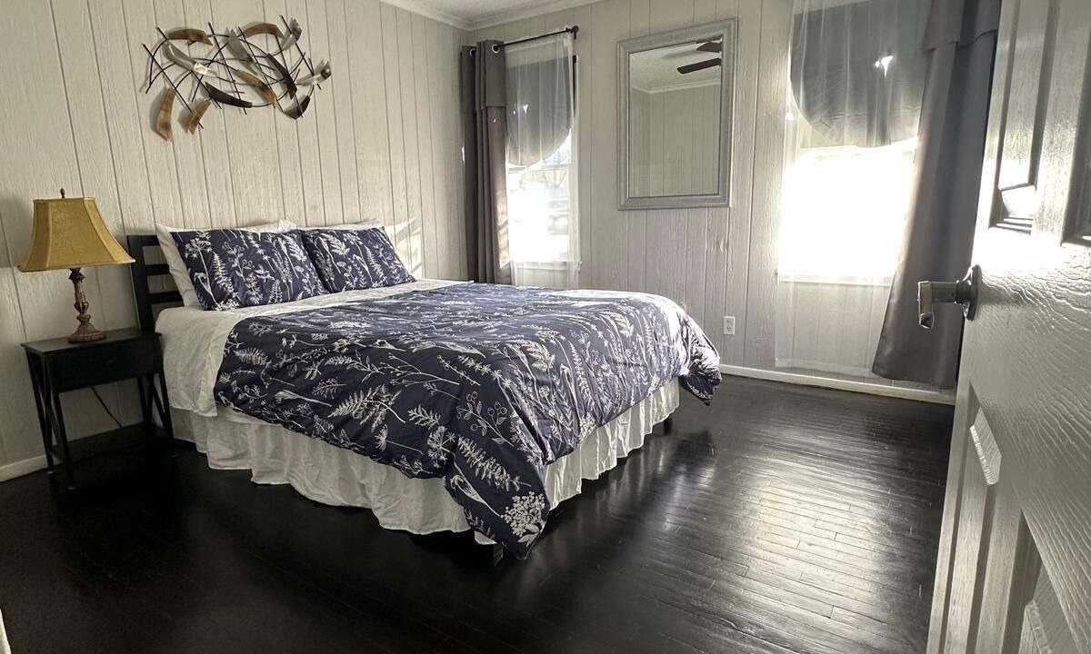Photo of Bedroom in Brentwood-Oak Hills