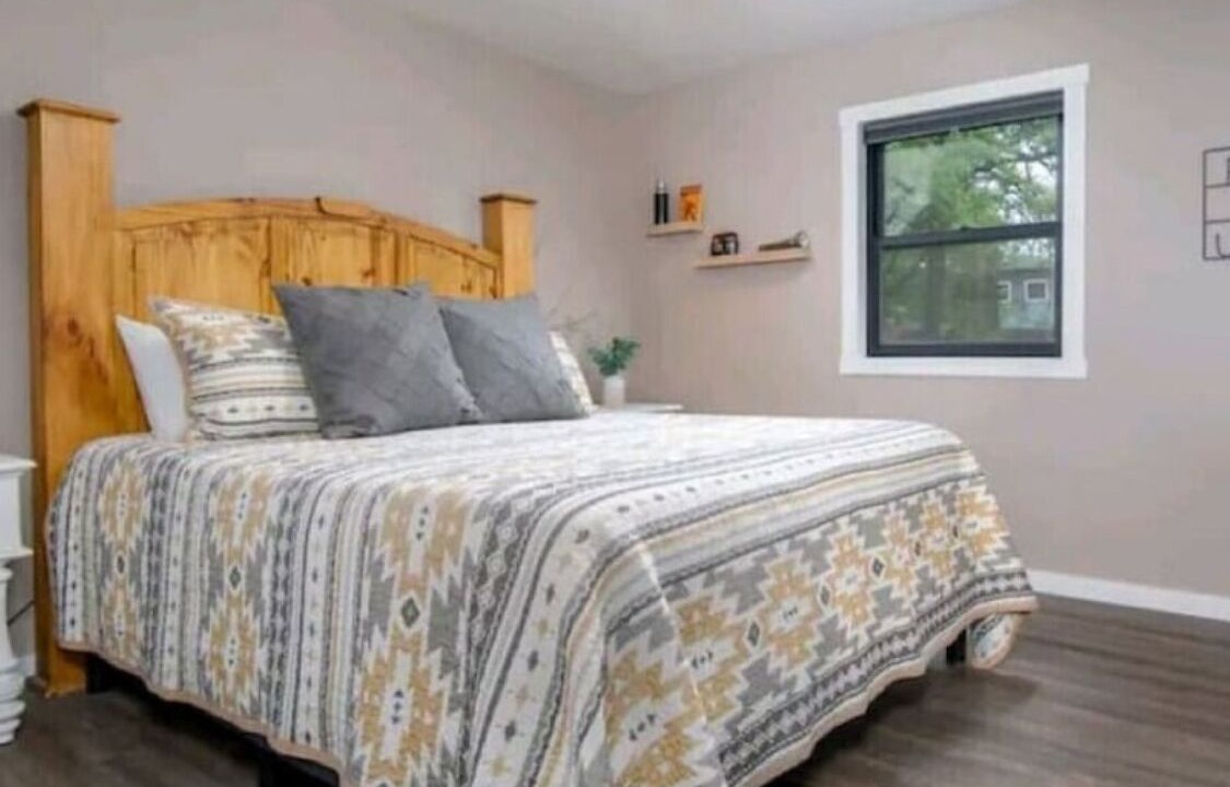 Photo of Bedroom in Sulphur