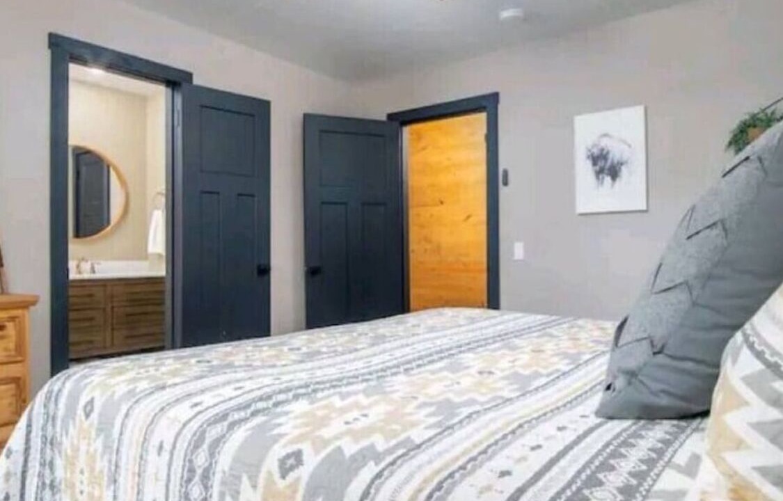 Photo of Bedroom in Sulphur