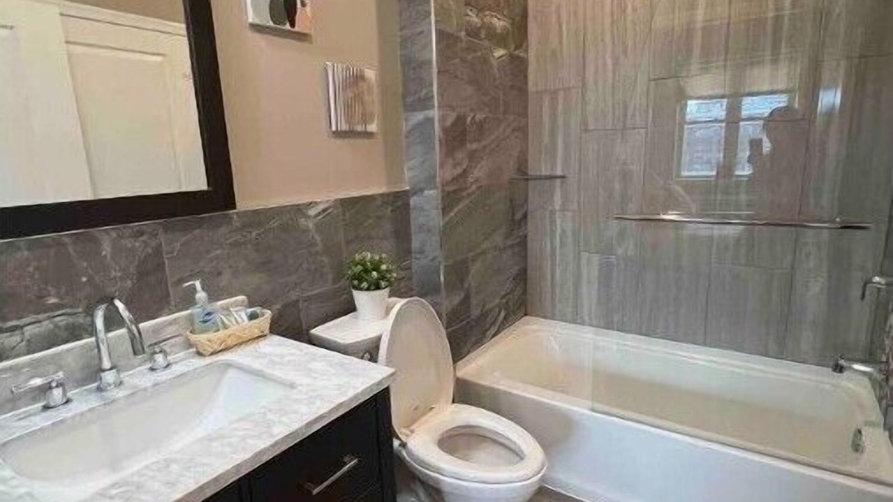 Photo of Bathroom in Logan Square