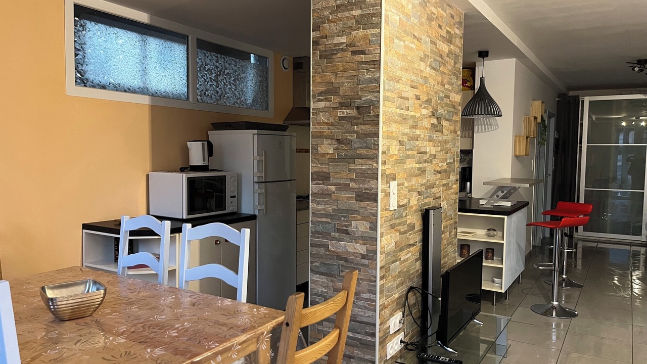 Photo of Kitchen in Sarrancolin