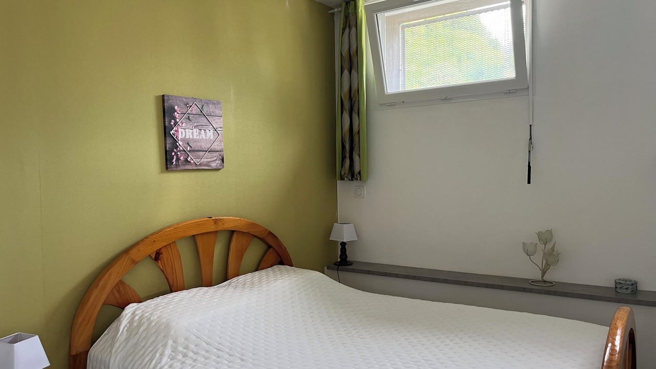 Photo of Bedroom in Sarrancolin