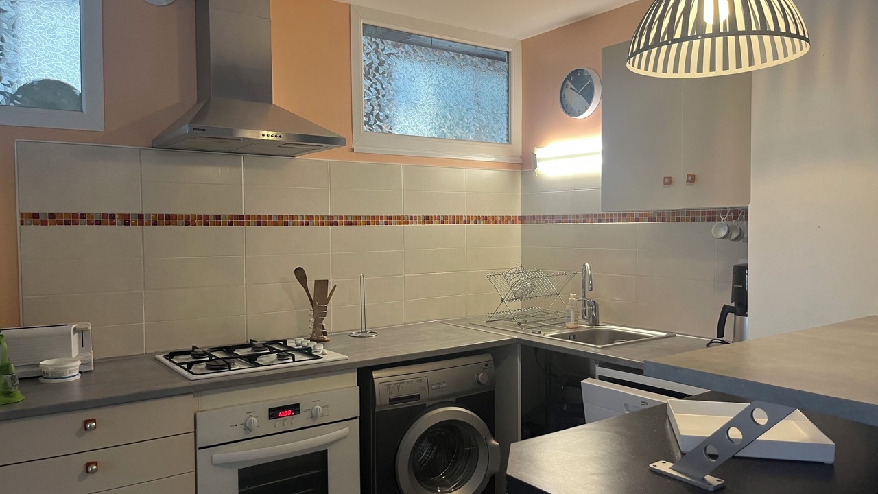 Photo of Kitchen in Sarrancolin