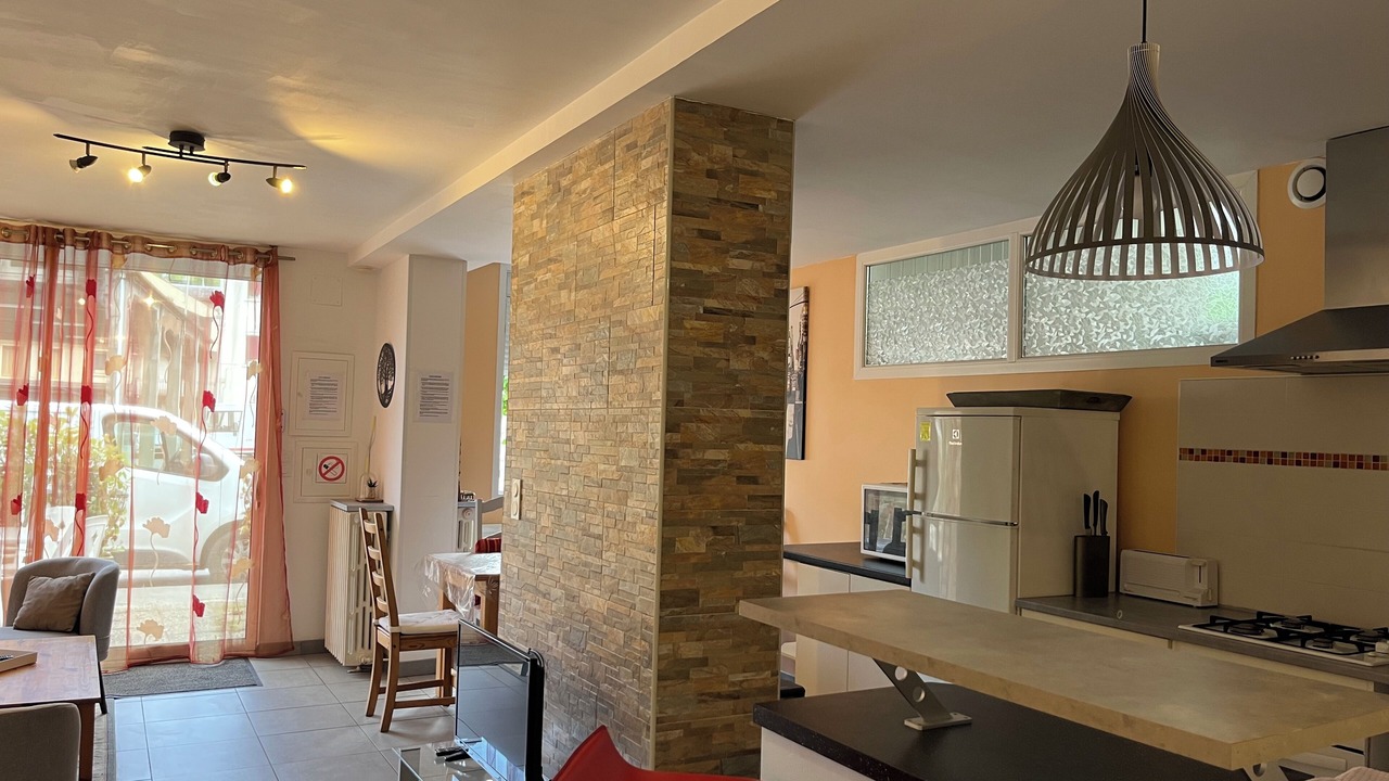 Photo of Kitchen in Sarrancolin