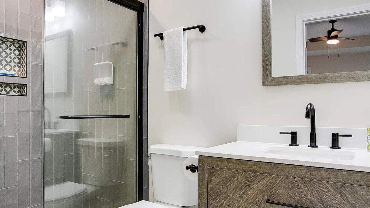 Photo of Bathroom in Smoketown Jackson
