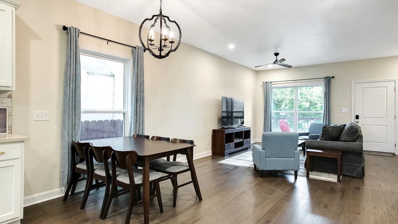Photo of Livingroom in Smoketown Jackson