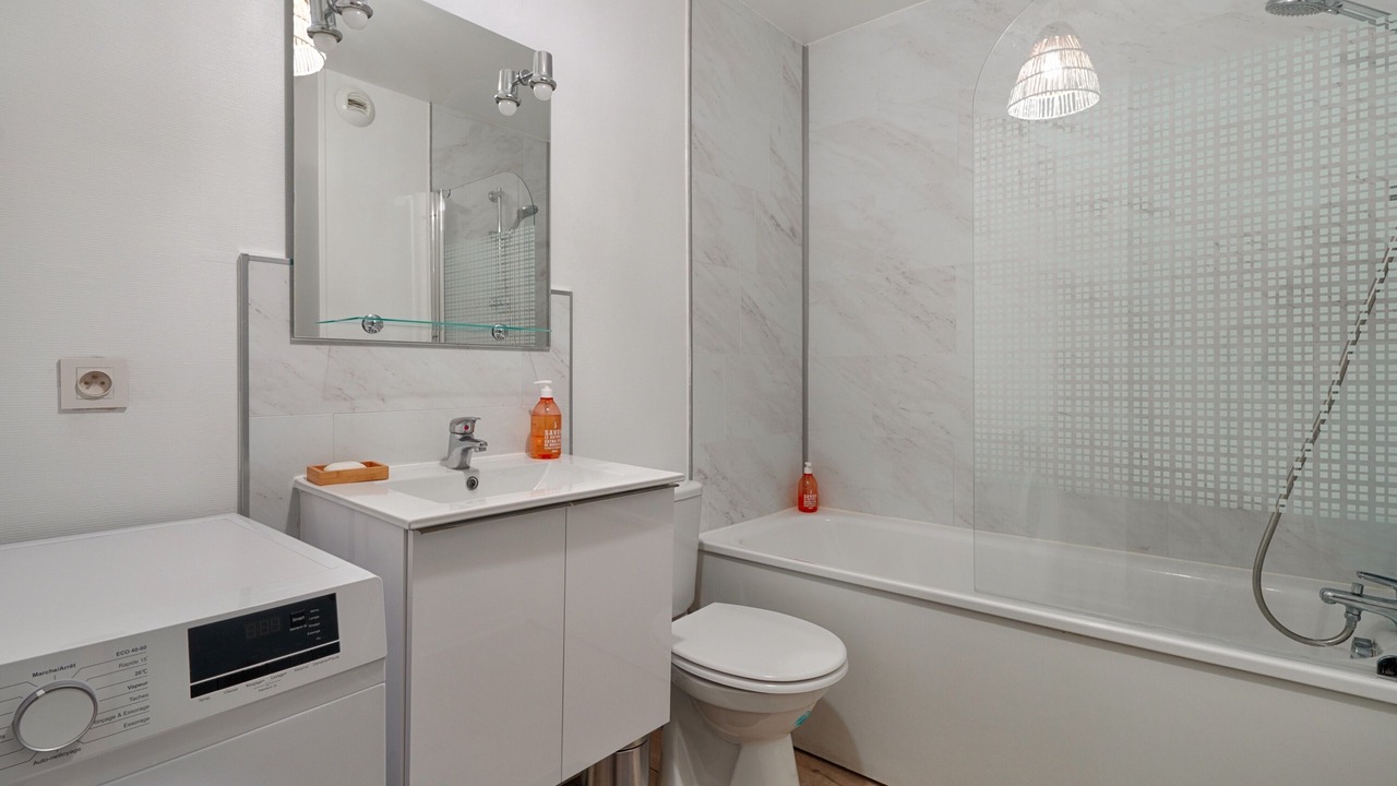 Photo of Bathroom in Savigny-le-Temple