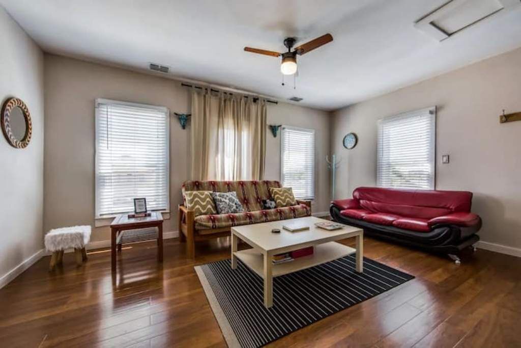 Photo of Livingroom in Near East Side