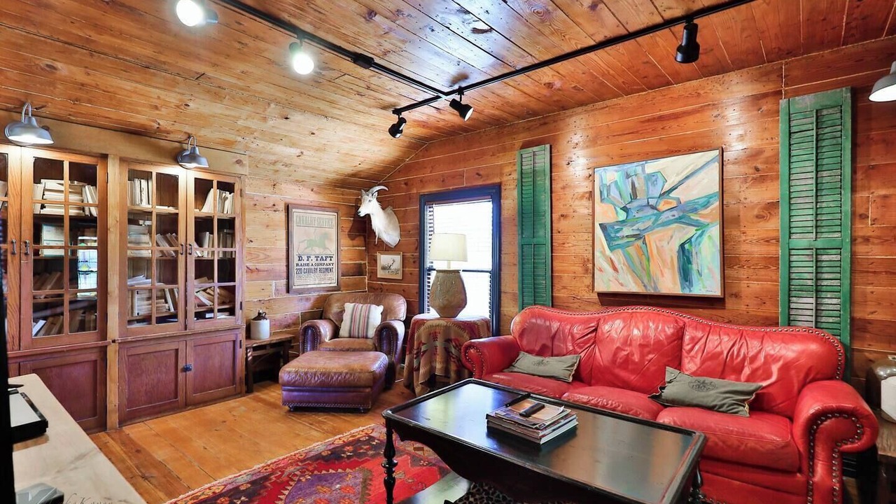 Photo of Bedroom in Sayles Blvd. Area