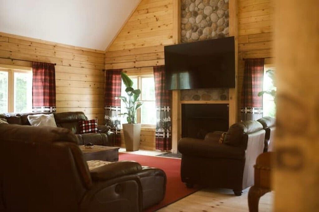 Photo of Livingroom in Hamilton Township