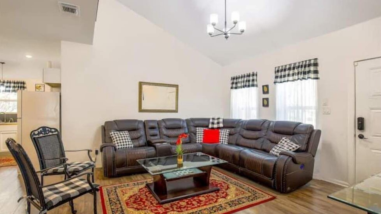 Photo of Livingroom in Harlandale