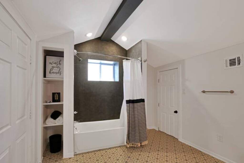 Photo of Bathroom in Harlandale
