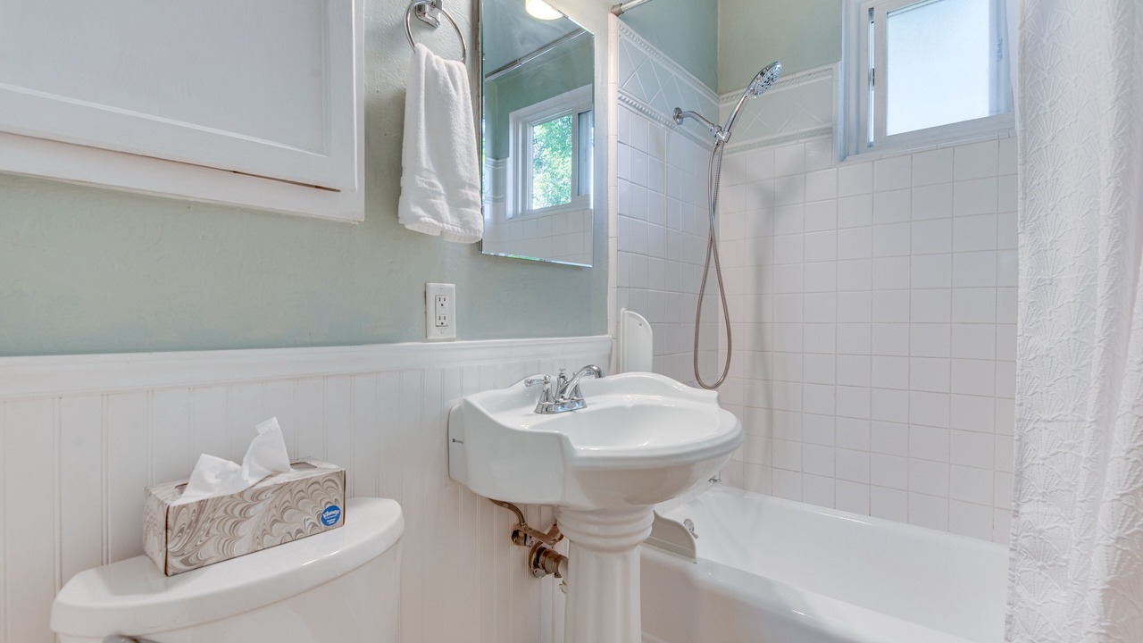 Photo of Bathroom in Magnolia Park