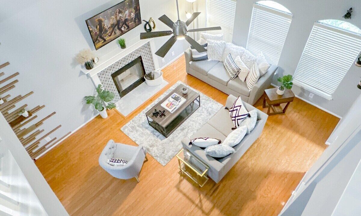 Photo of Livingroom in Far North Central