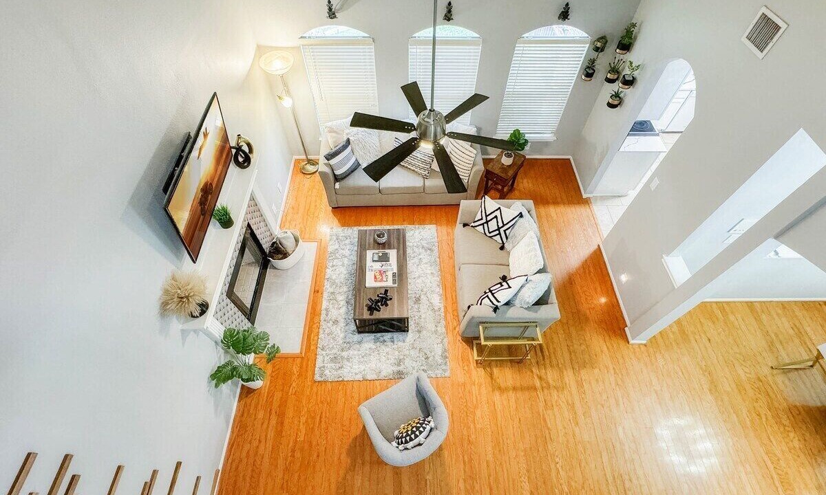 Photo of Livingroom in Far North Central