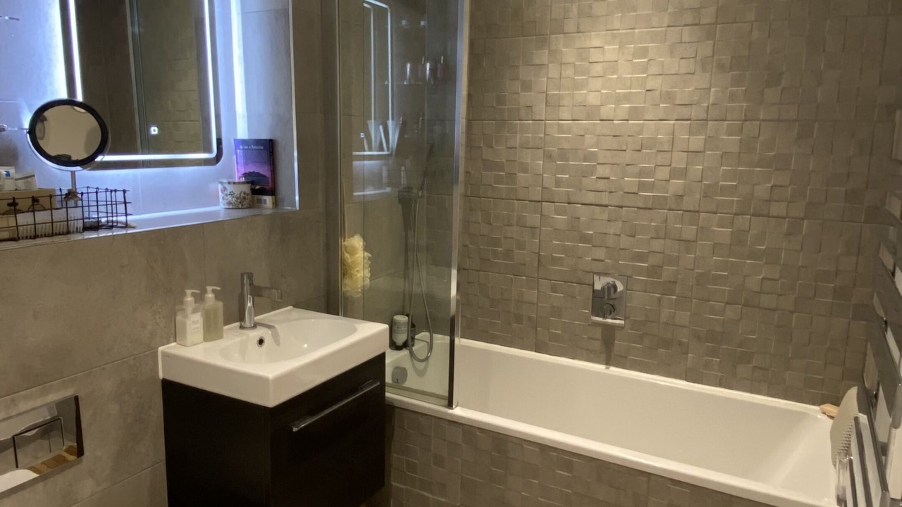 Photo of Bathroom in Graveney