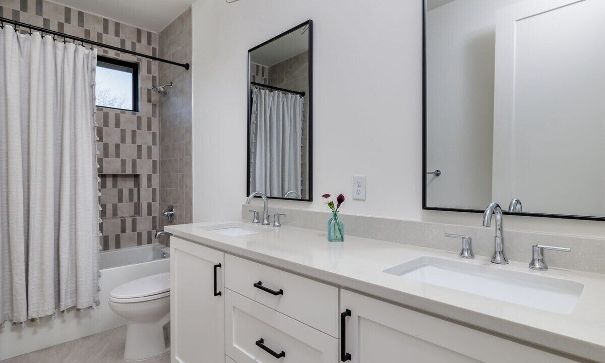 Photo of Bathroom in Brentwood