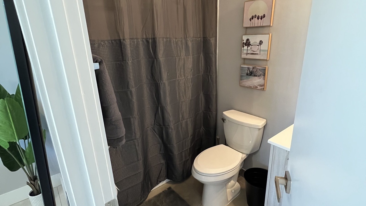 Photo of Bathroom in Oakland Park