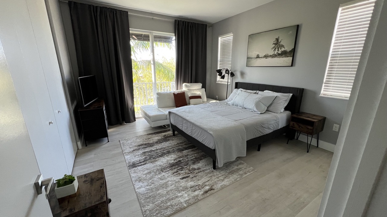 Photo of Bedroom in Oakland Park