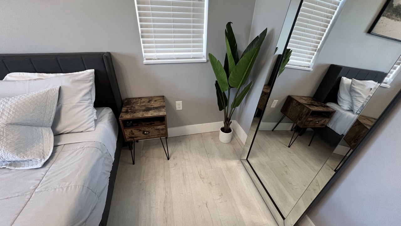 Photo of Bedroom in Oakland Park