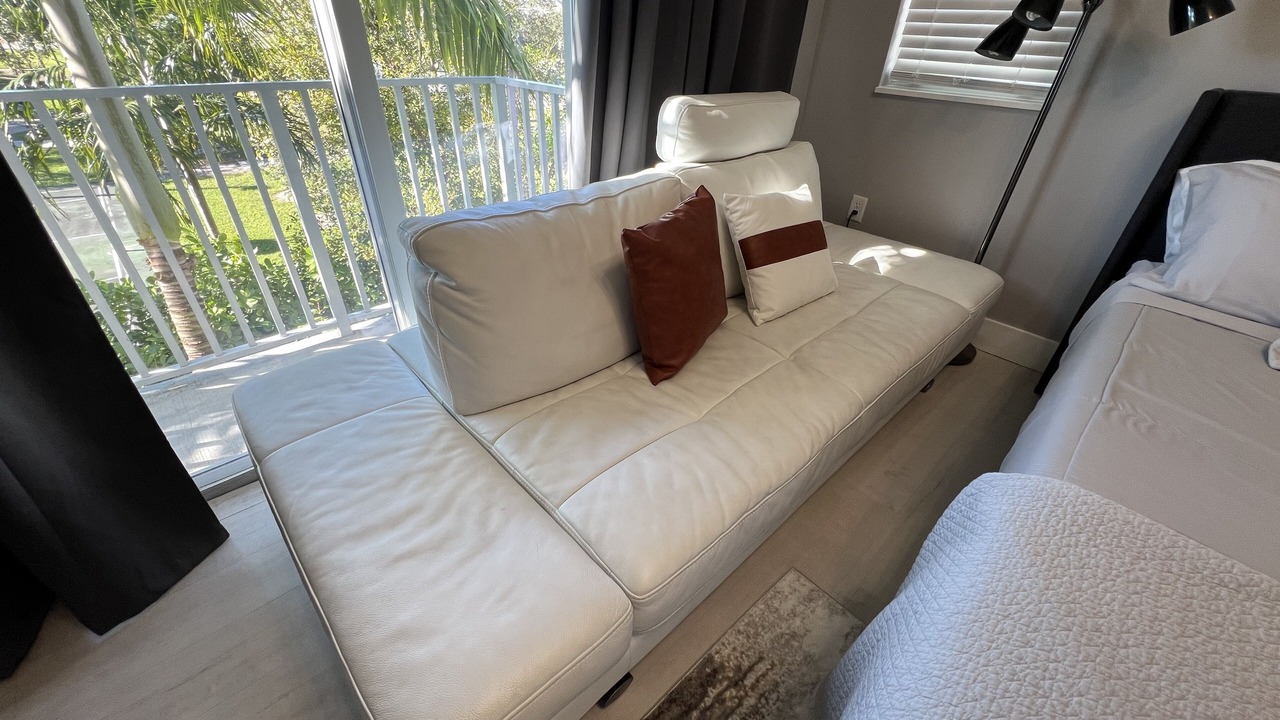 Photo of Bedroom in Oakland Park