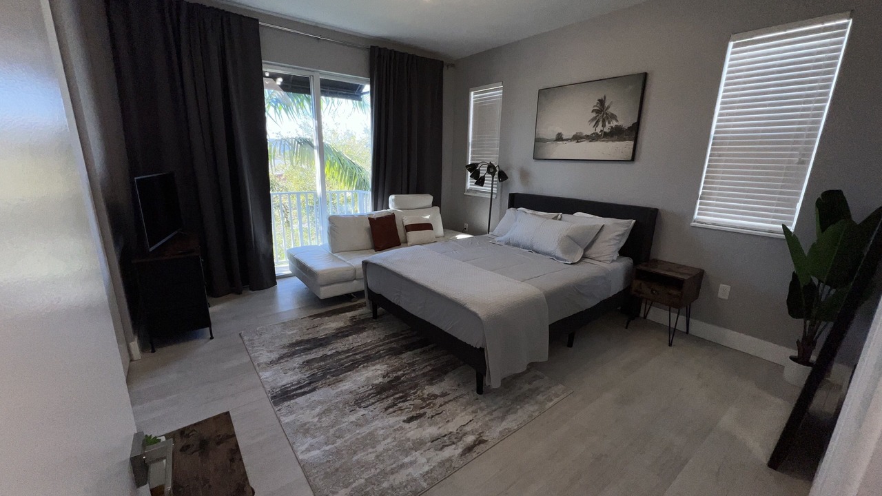 Photo of Bedroom in Oakland Park