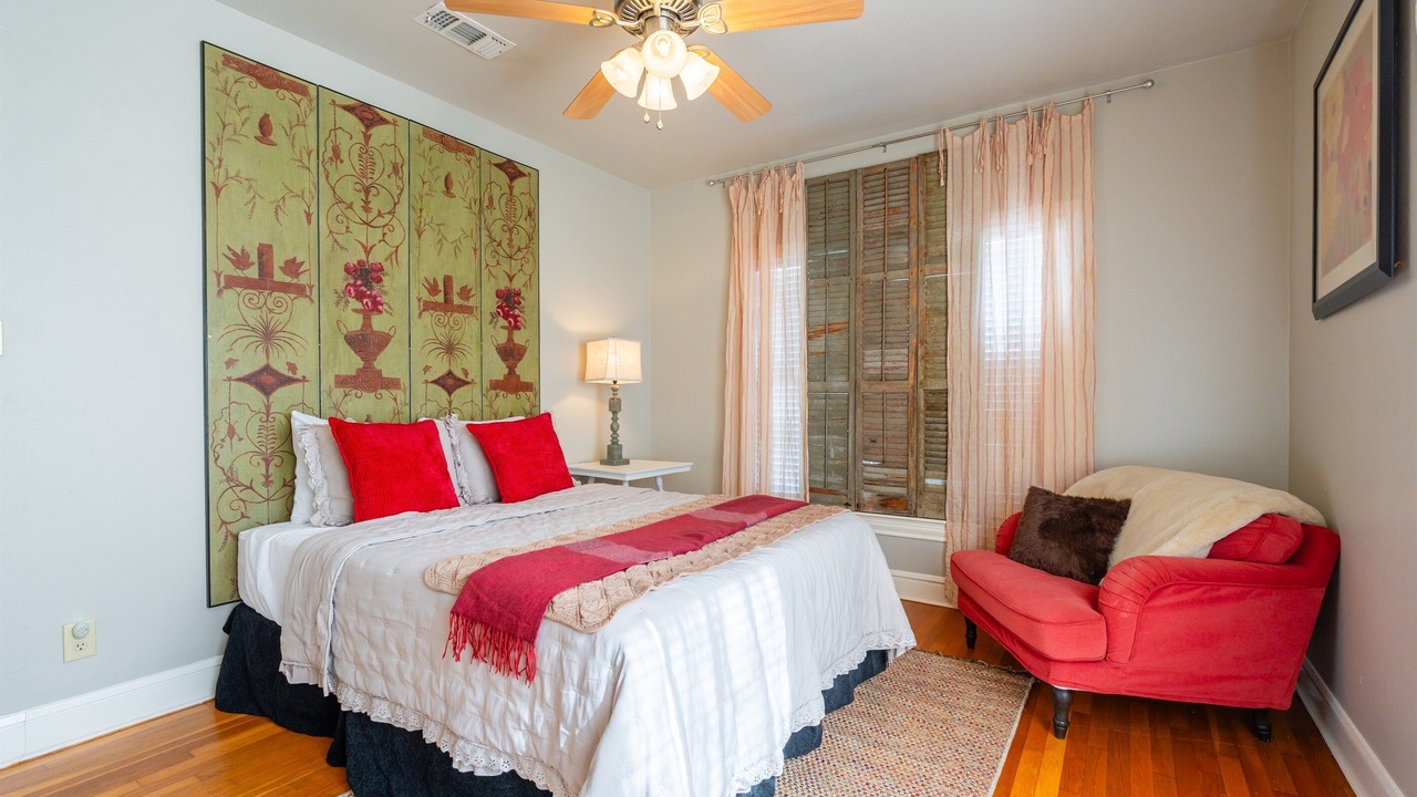 Photo of Bedroom in Sayles Blvd. Area