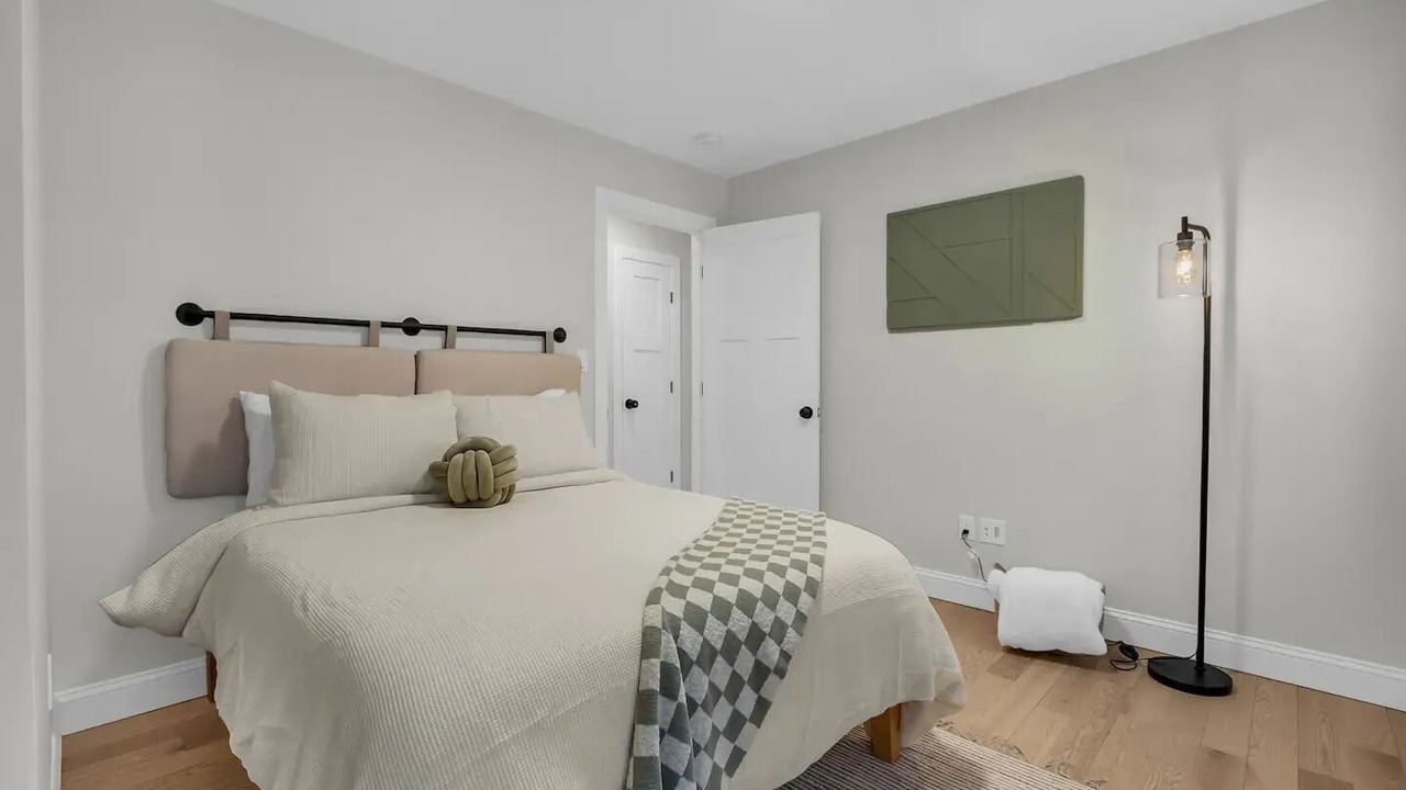 Photo of Bedroom in Orange