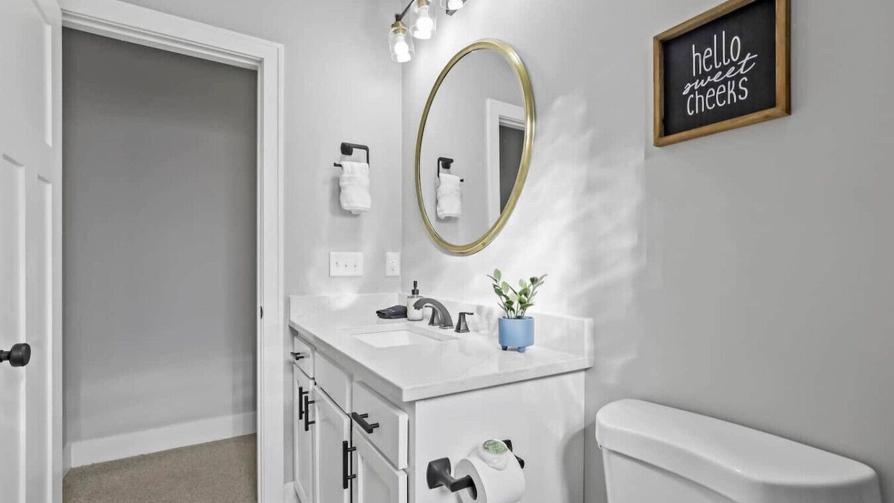 Photo of Bathroom in Livingston Park