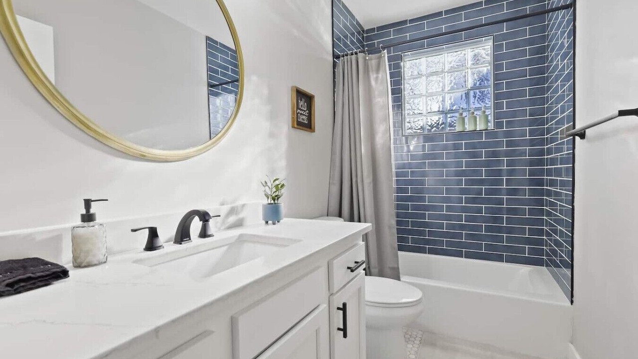 Photo of Bathroom in Livingston Park