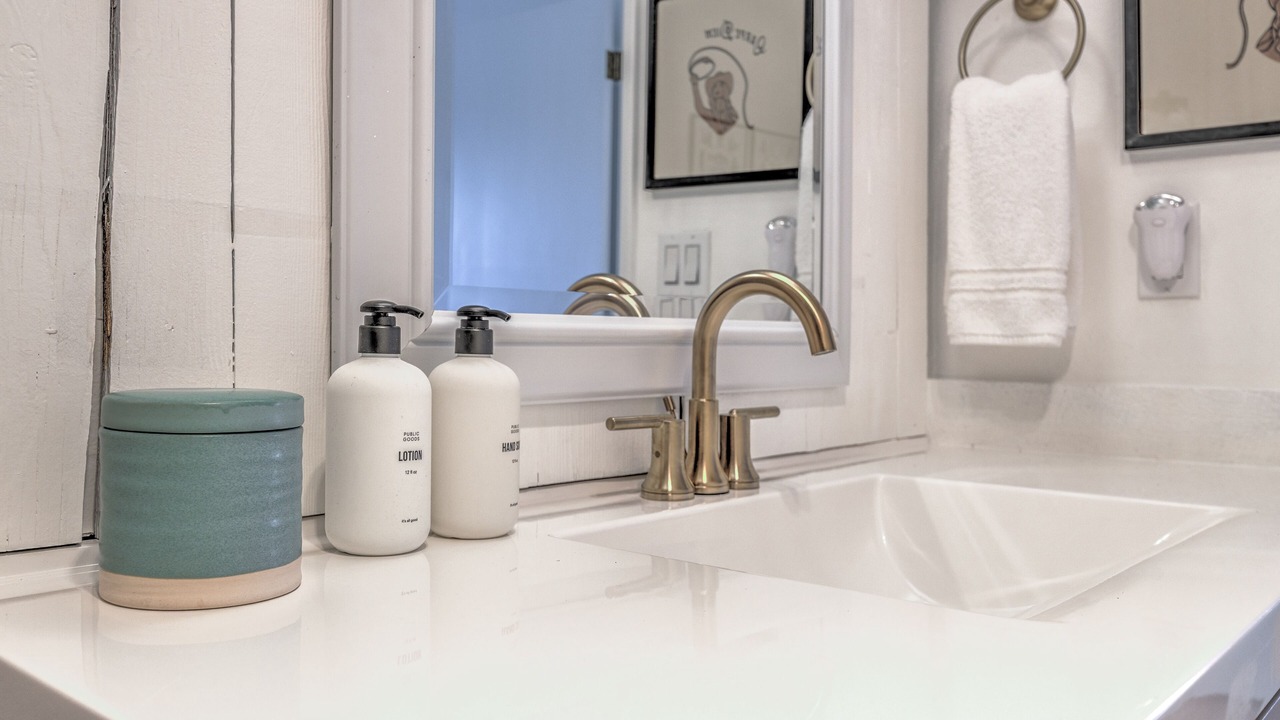 Photo of Others in Sisters