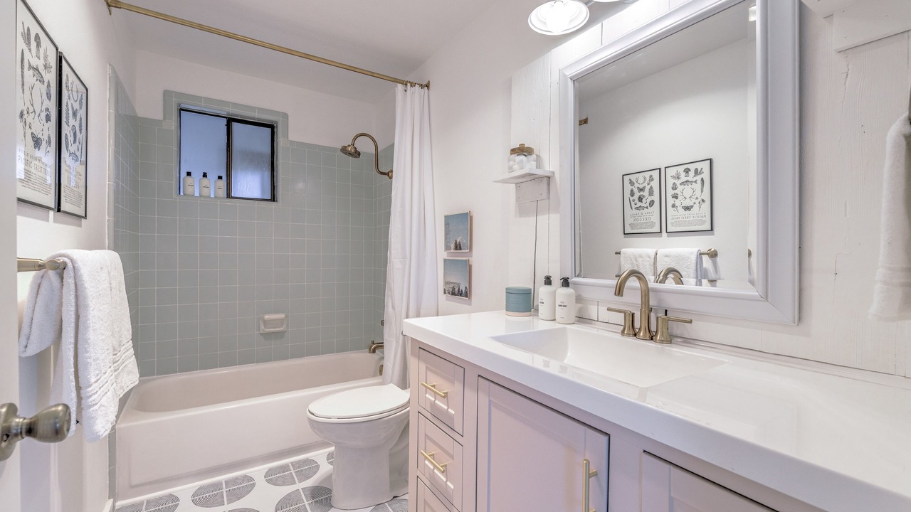 Photo of Others in Sisters