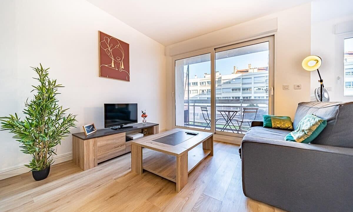 Photo of Livingroom in Jules Ferry - Recamier
