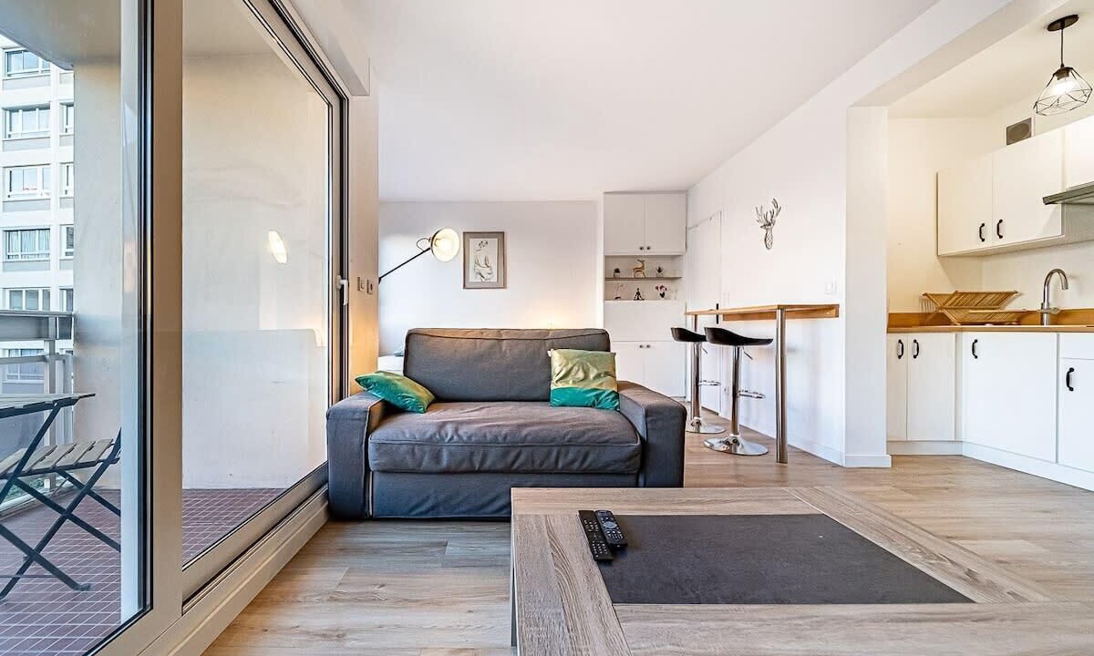 Photo of Livingroom in Jules Ferry - Recamier