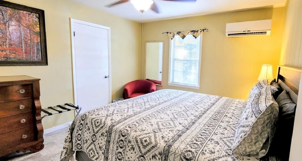 Photo of Bedroom in Sulphur