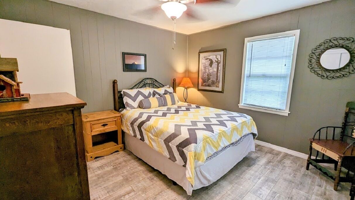 Photo of Bedroom in Sulphur