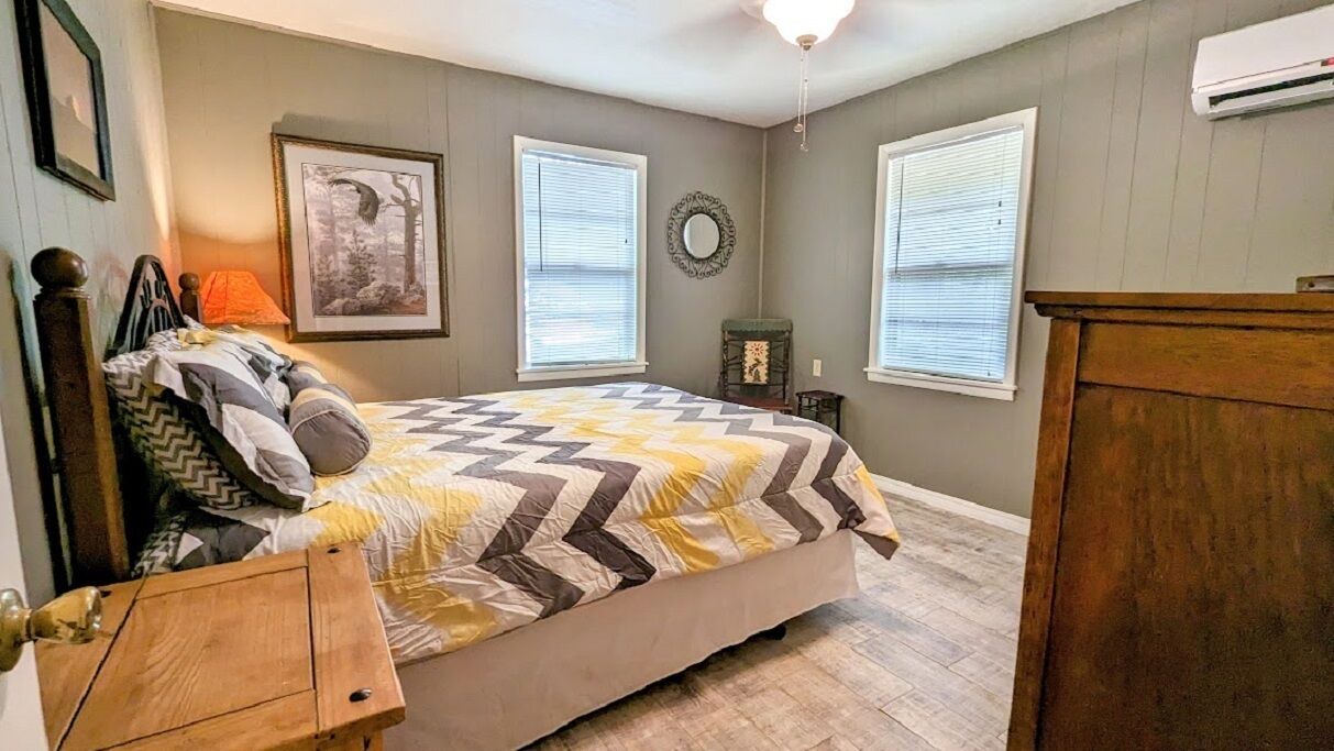 Photo of Bedroom in Sulphur