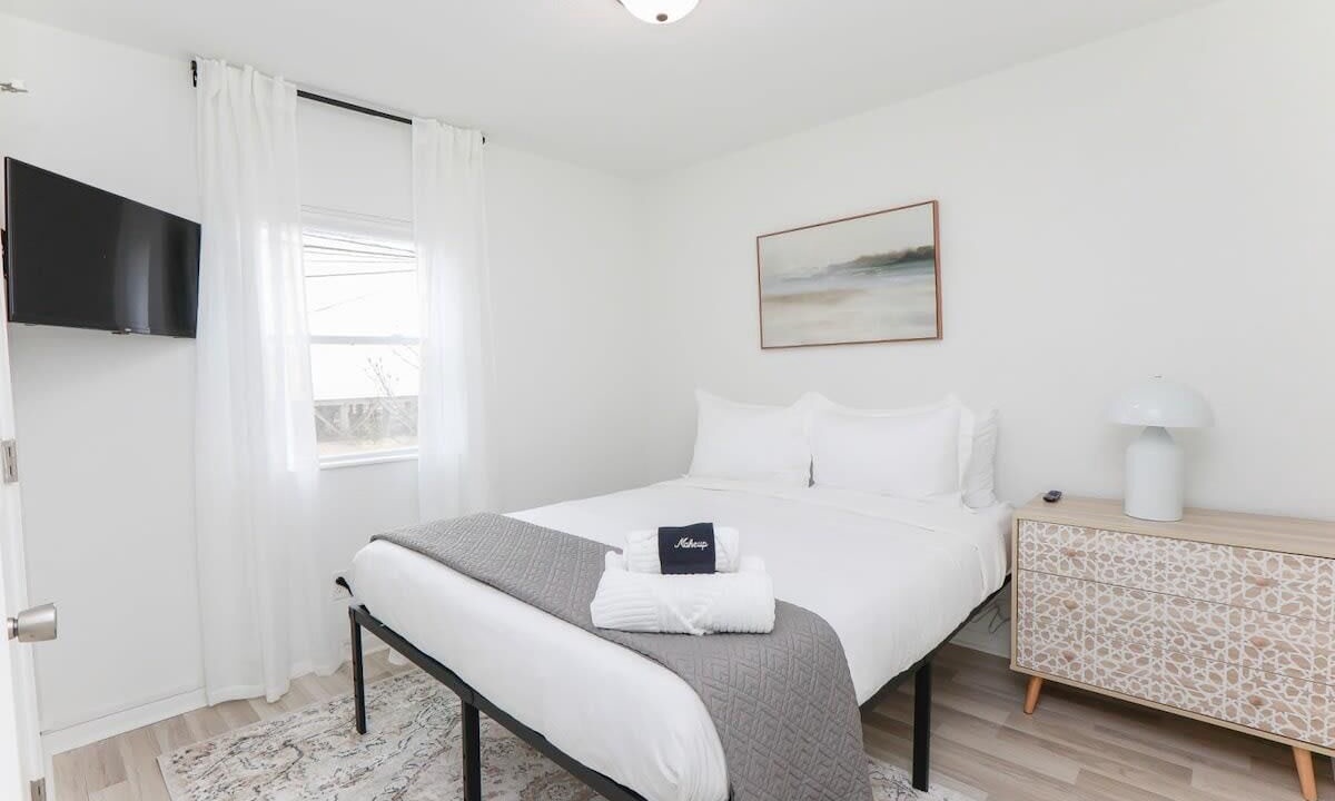 Photo of Bedroom in Willoughby Spit